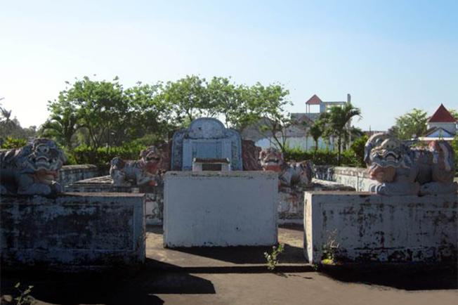 Ngôi mộ Bà Vú