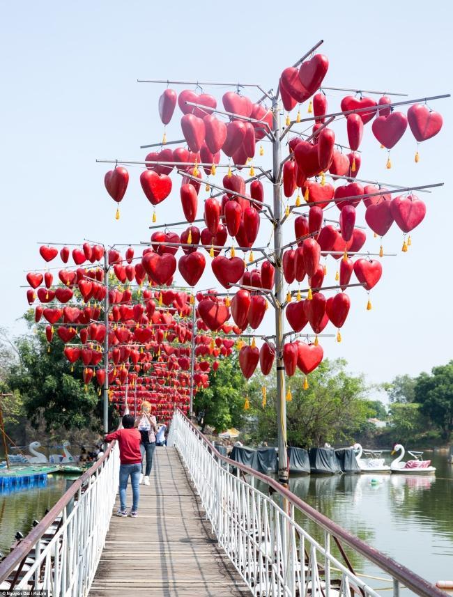 Tham Quan cây cầu tình yêu Đồng Nai1