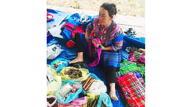 Đi chợ của người H’Mông ở Tây Nguyên -0