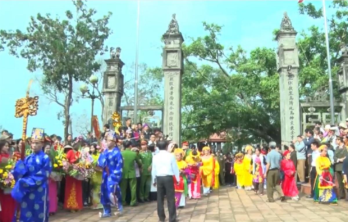 Lễ hội làng Phù Ủng 