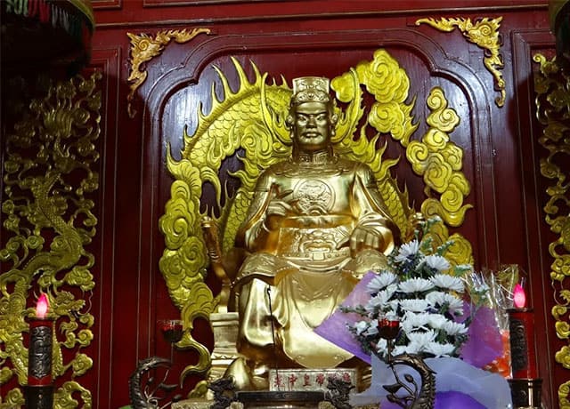 Tượng thờ vua Quang Trung - Nguyễn Huệ 