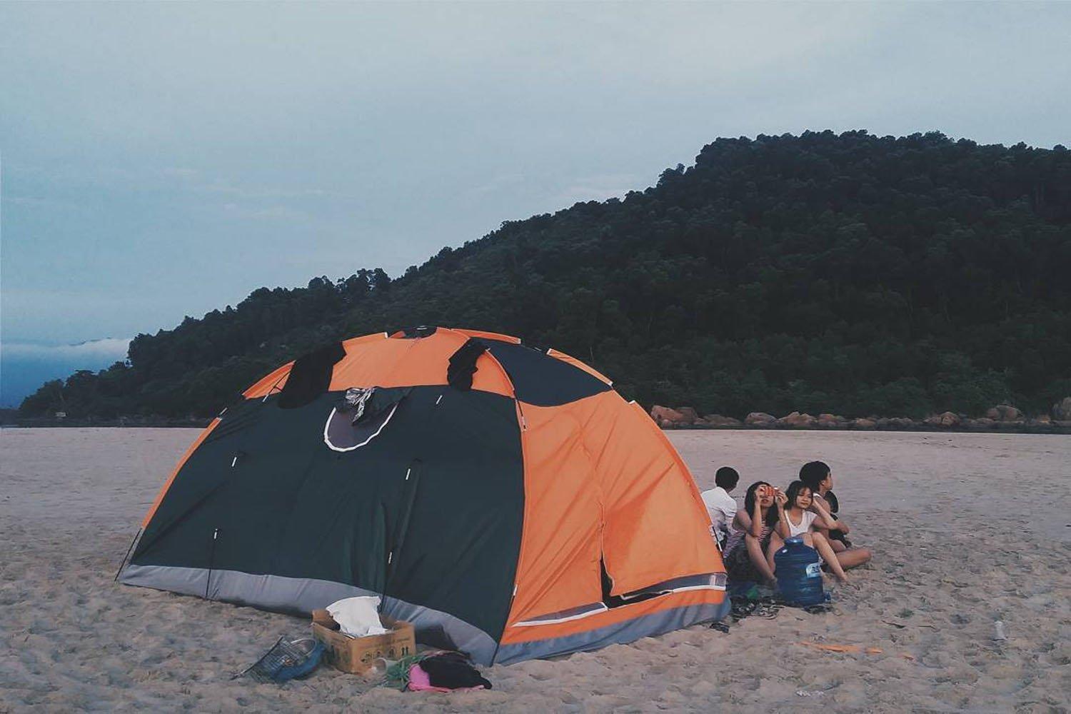 Cắm trại bên bãi biển