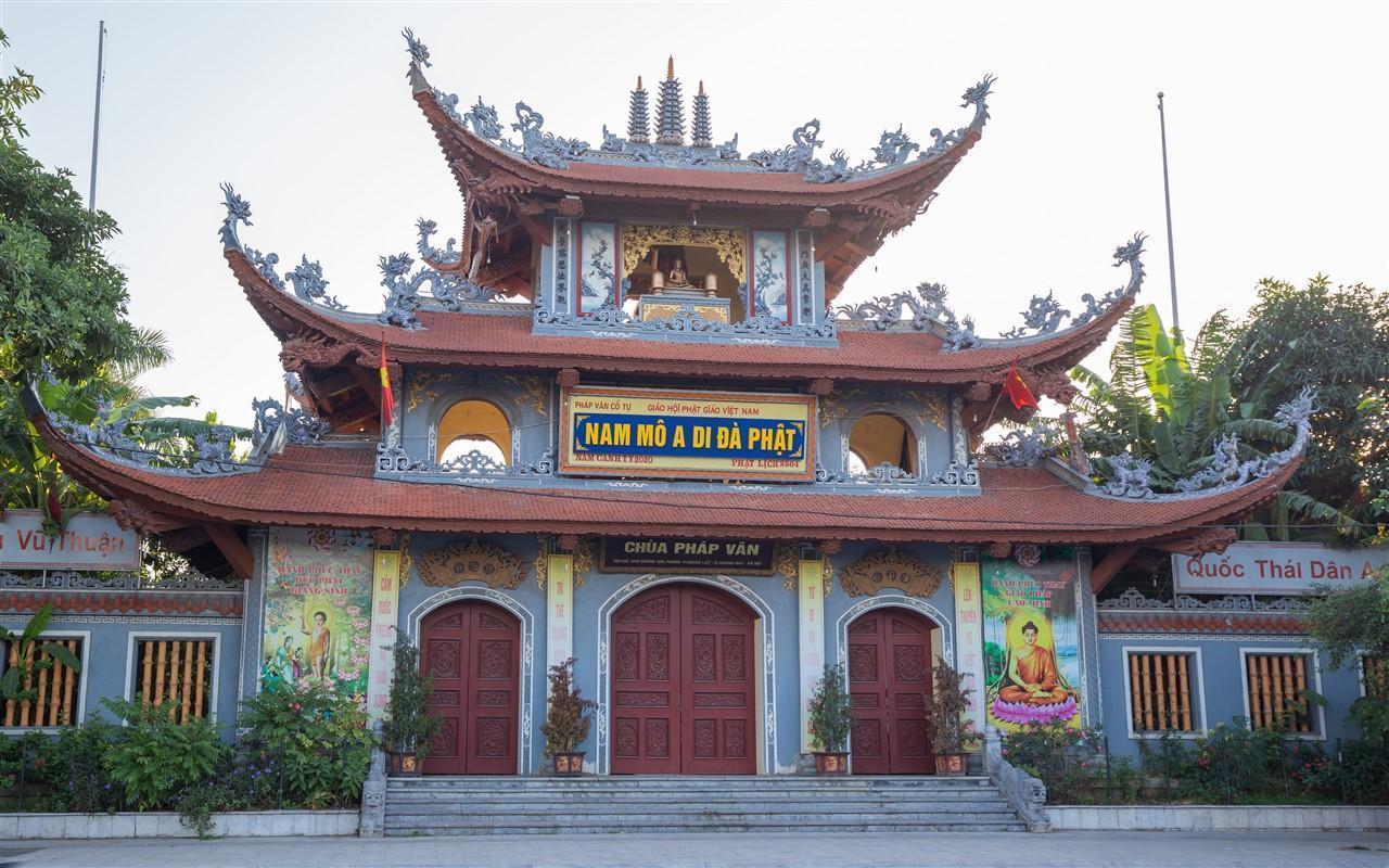 Chùa Pháp Vân Hà Nội cổng chùa