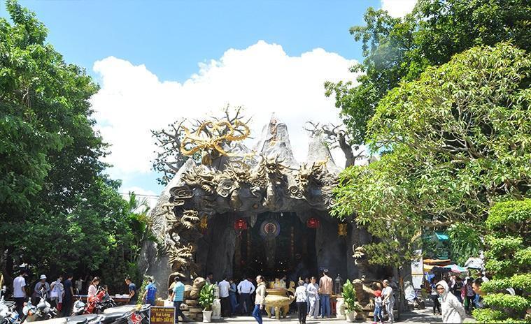 khung cảnh thờ Chùa Phổ Quang Sài Gòn