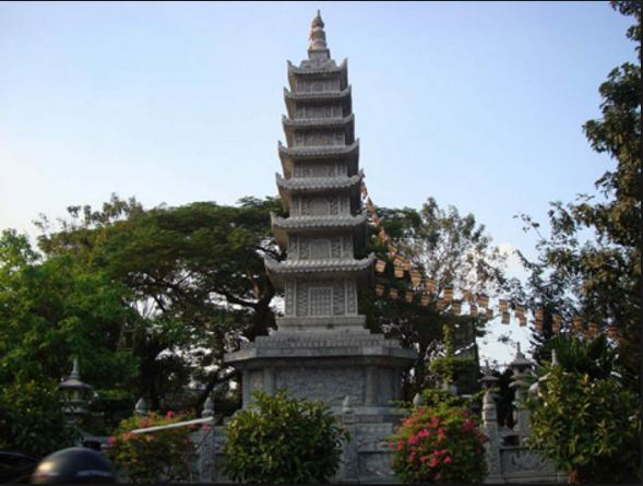 tháp đá Chùa Vĩnh Nghiêm Sài Gòn