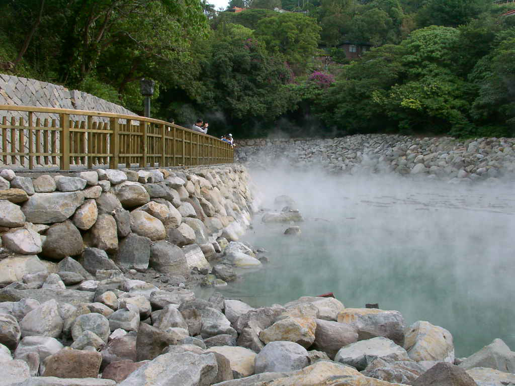 Suối khoáng nóng Bang - địa điểm du lịch Quảng Bình 