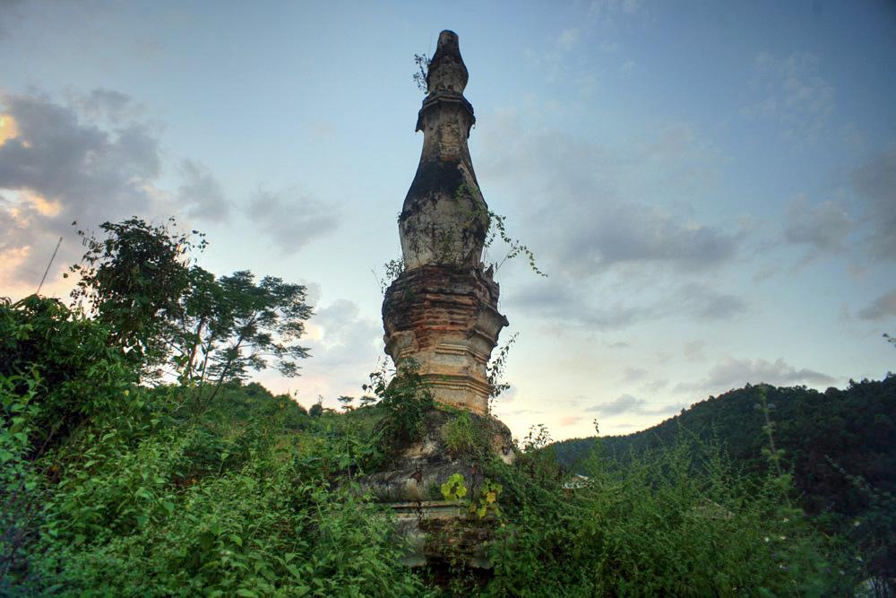 Những ngọn tháp cổ kính của dân tộc Lào Tây Bắc Việt3