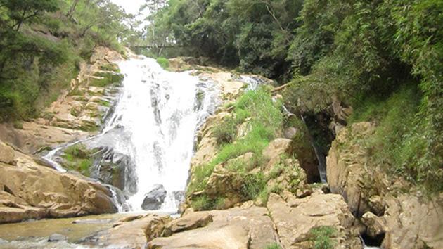 Tiger cave Waterfall thac hang cop 1