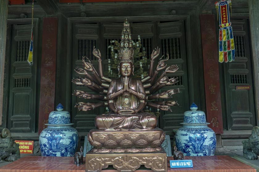Tượng phật bà ở chùa Dư Hàng Hải Phòng