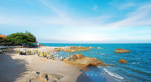 Bãi biển Long Thủy - một trong những bãi biển đẹp nhất Phú Yên 