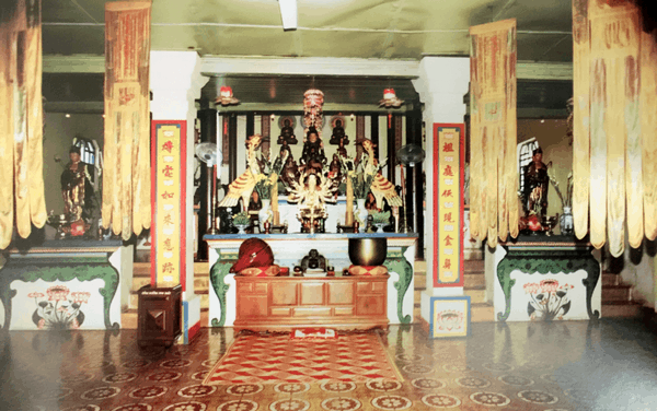 Chánh điện chùa Bác Ái 