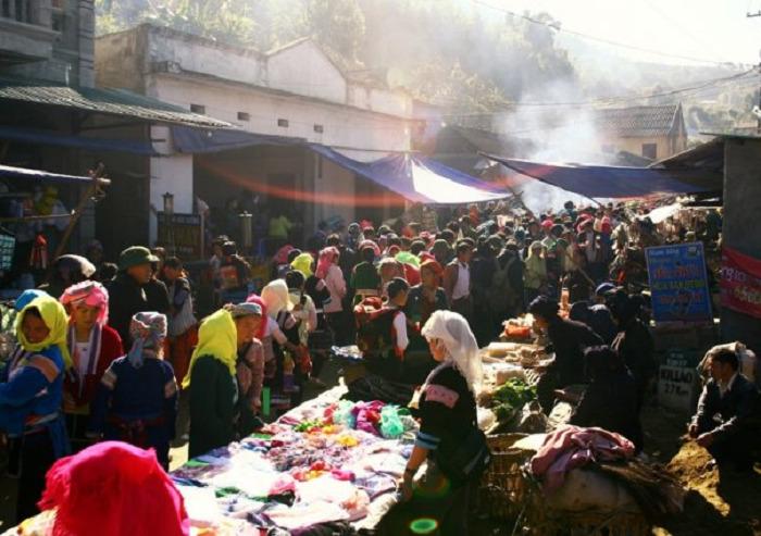 Chợ phiên Dào San Phong Thổ3