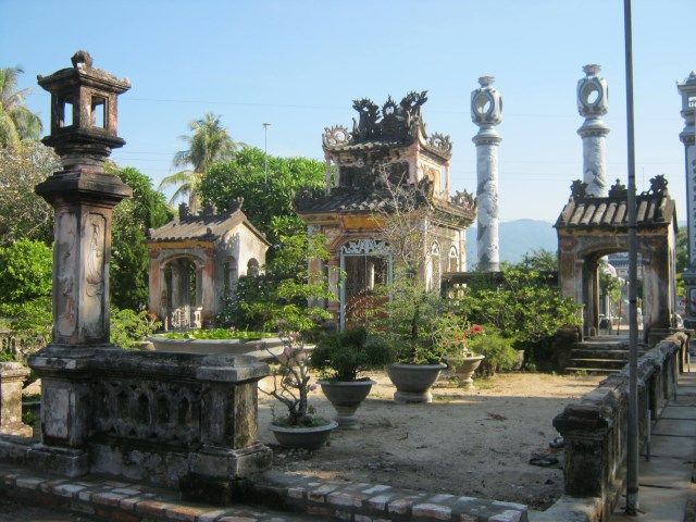 khung cảnh Chùa Linh Sơn