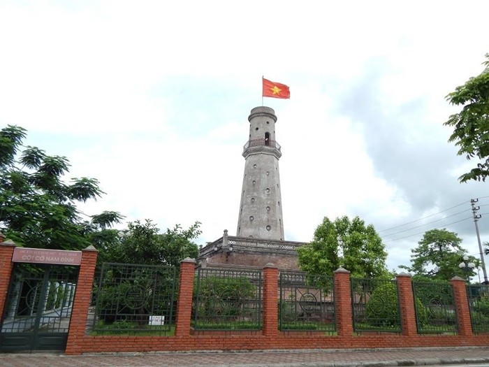 Cột cờ Nam Định làm bằng gạch nung