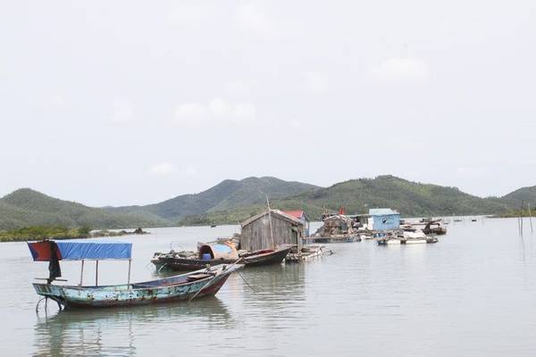 Khác với không khí nhộn nhịp của các hòn đảo nổi tiếng khác của Quảng Ninh, đảo Ngọc Vừng lại sở hữu một khung cảnh bình yên hiếm có. Ảnh: ST