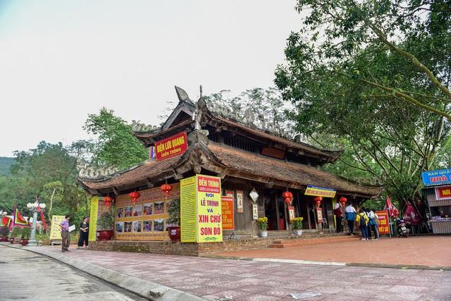 Toàn cảnh đền Chu Văn An trên núi Phượng Hoàng  - 2