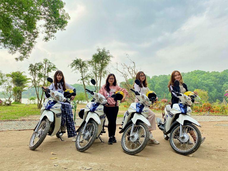 du lịch Đồng Mô bằng xe máy MOTOGO