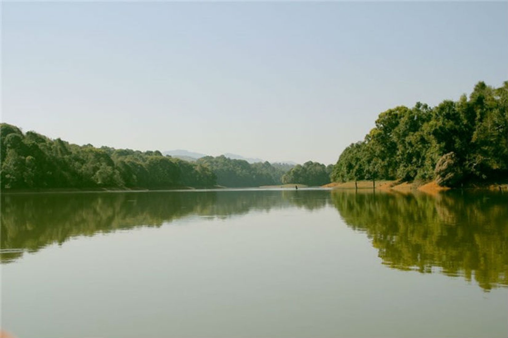 Hồ Pá Khoang - địa điểm du lịch Điện Biên lý tưởng