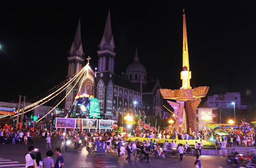 Hình ảnh lễ hội giáng sinh tại nhà thờ chánh tòa Phú Cường