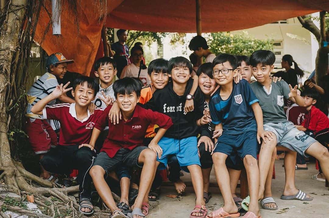 Những đứa trẻ trên đảo Hòn Nghệ. 