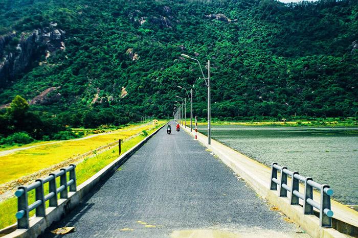 Cung đường tuyệt đẹp đi đến hồ Soài So An Giang