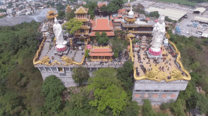 Quang cảnh chùa Châu Thới nhìn từ trên cao