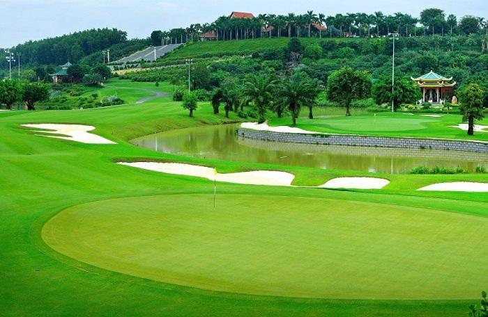 Sân golf hiện đại ở hồ Đồng Thái Ninh Bình