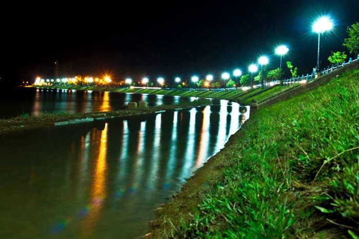 Sông Đắk Bla Kon Tum lúc về đêm