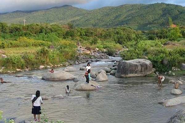 Suối nước nóng Đam Rông nằm giữa núi rừng cao nguyên