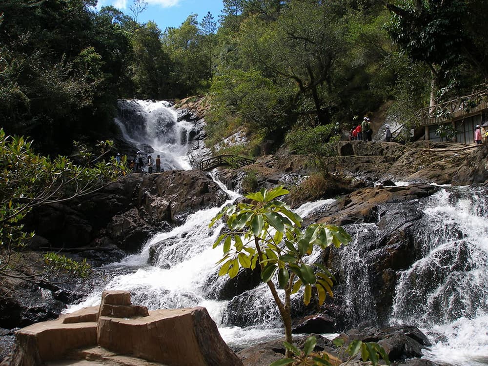 Một địa điểm du lịch Di Linh khác mà bạn không nên bỏ qua đó là thác Li Liang