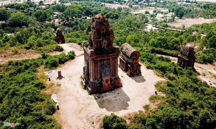 Tháp Bánh Ít Bình Định