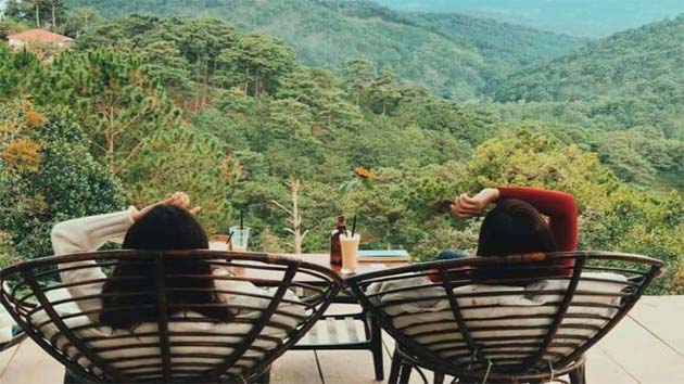 Thưởng thức cafe ngắm nhìn cảnh đẹp tại núi Langbiang