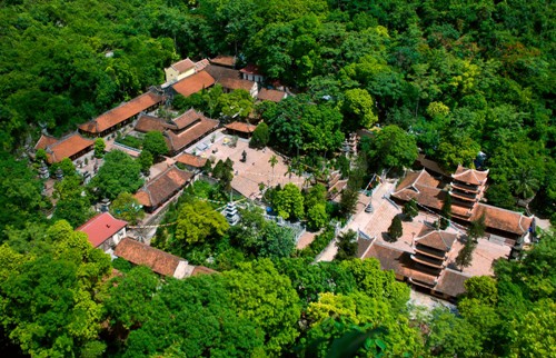 Toàn cảnh chùa Hương từ trên cao