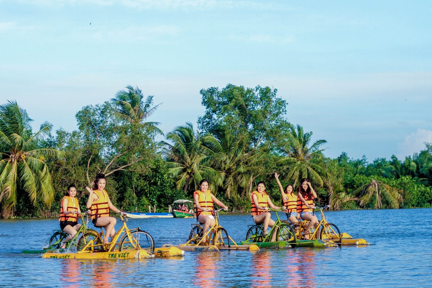 Làng du lịch Tre Việt là địa điểm du lịch gần Hồ Chí Minh nhất
