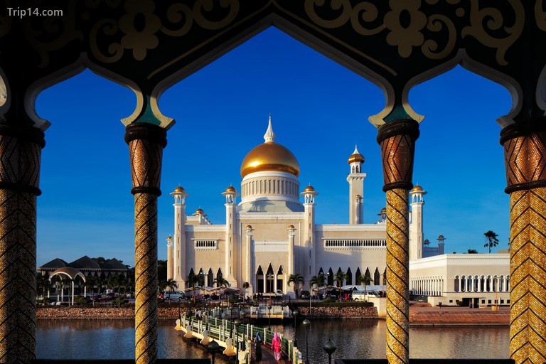 Nhà thờ Hồi giáo Sultan Omar Ali Saifuddien, Brunei