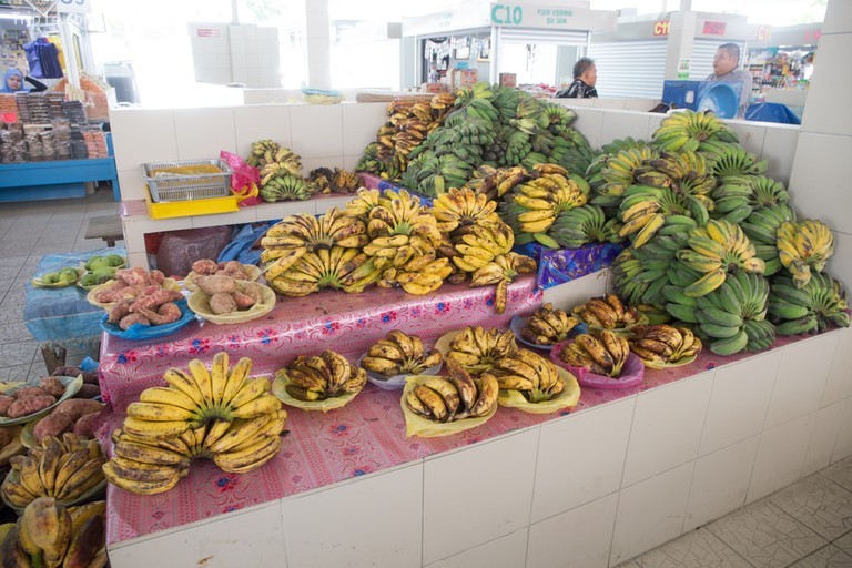 Ghé qua chợ để mua một số loại trái cây và rau quả tươi với giá địa phương | © cherry-hai / Shutterstock