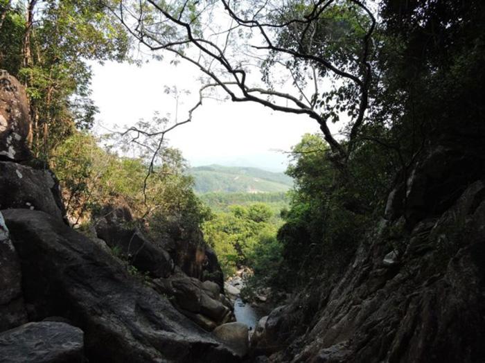 Một góc thung lũng Quế Sơn nhìn từ đỉnh suối Tiên Quảng Nam.